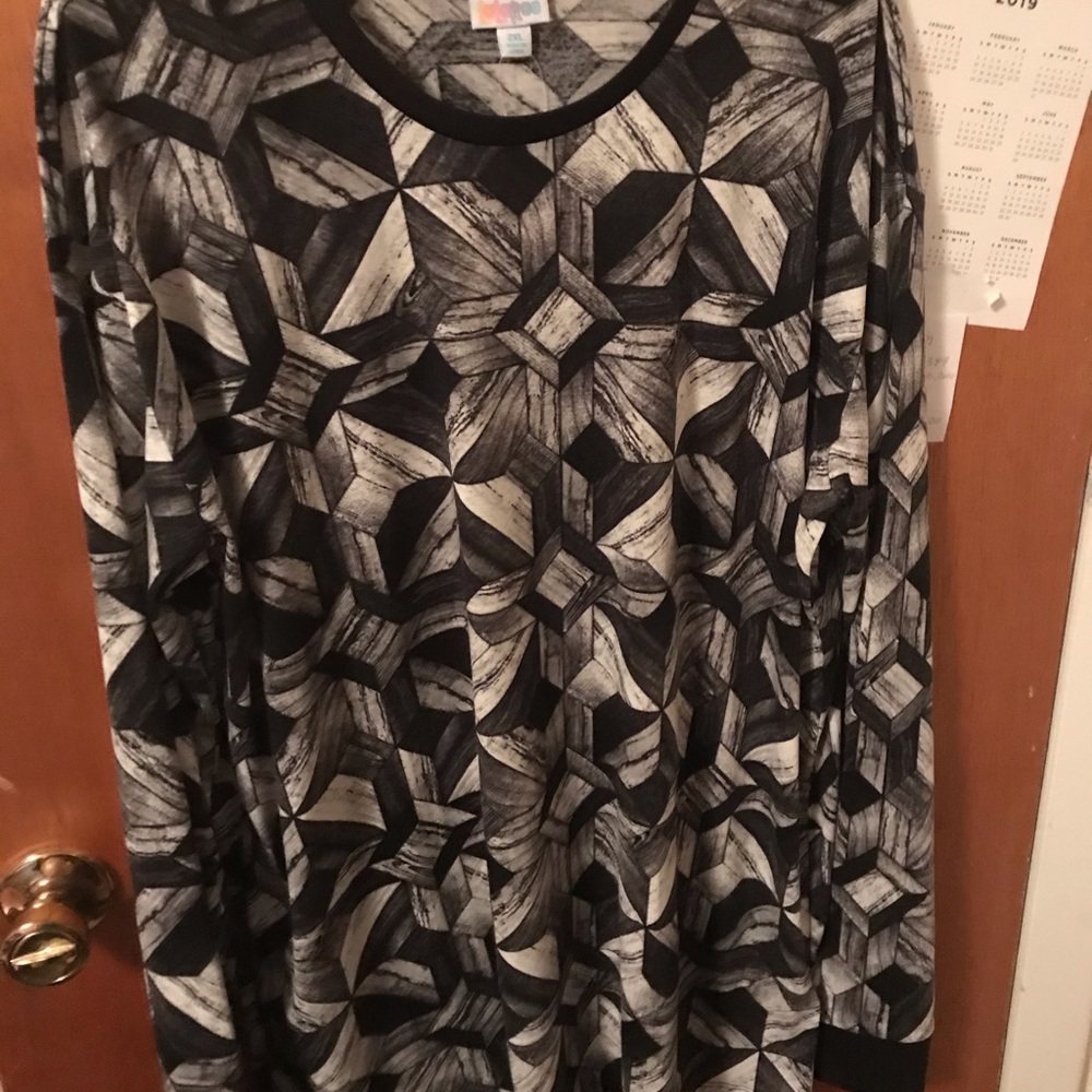 LulAroe Hudson top size 2x